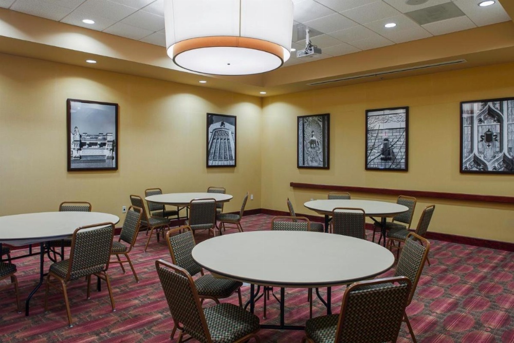 Holiday Inn Ardmore Convention Center Image 36